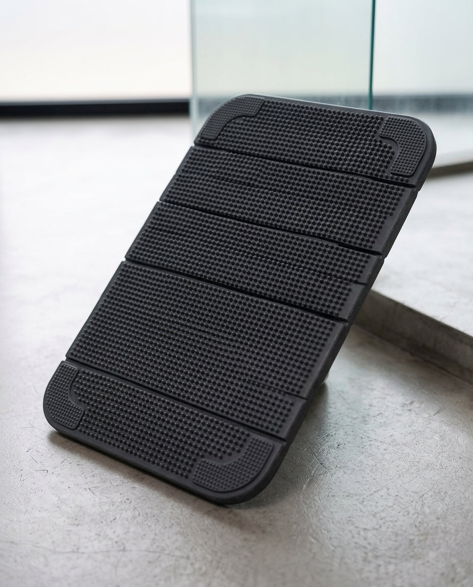 Textured non-slip rubber underside of the foldable bath mat