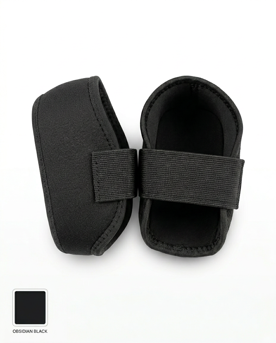 Pair of heel cushions in obsidian black with strap, packshot and color swatch
