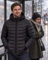 Beheizbare Herren-Steppjacke PyreFit Rangor im Winteralltag: Bei Regen