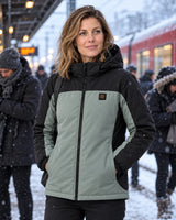 Beheizbarer Unisex-Parka PyreFit Schiefer im Winteralltag: Am Bahnsteig